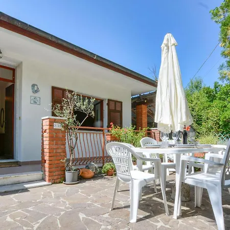 Casa vacanze 3 Bedroom Awesome In Masso