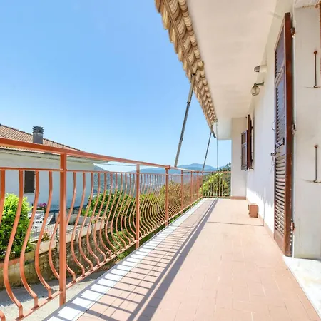 3 Bedroom Awesome In Masso Casa vacanze