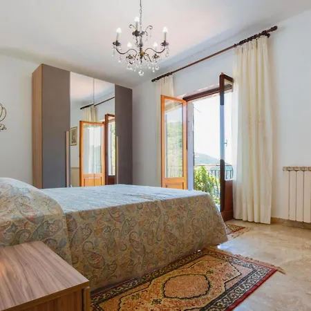 Casa vacanze 3 Bedroom Awesome In Masso