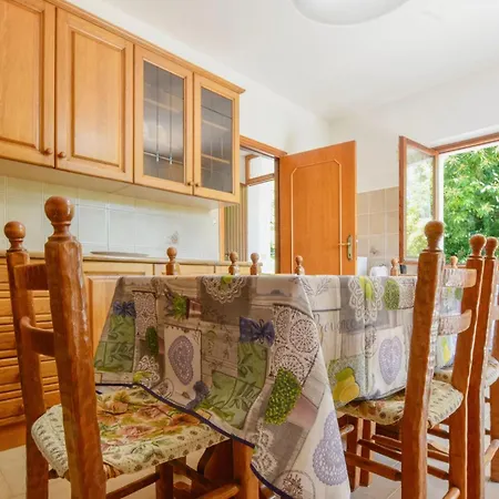 3 Bedroom Awesome In Masso Casa vacanze Tasso