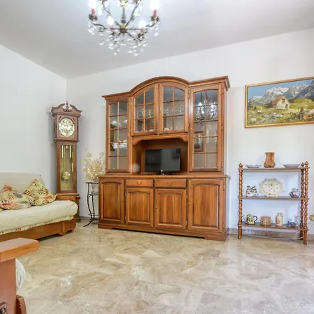 3 Bedroom Awesome In Masso *