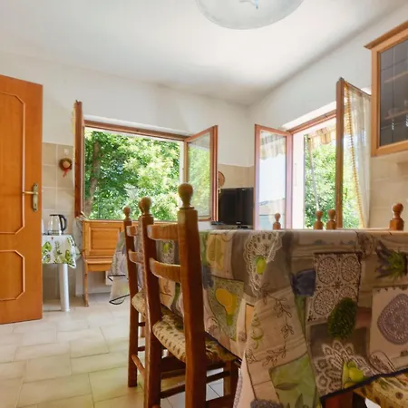 3 Bedroom Awesome In Masso Hébergement de vacances *